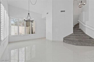 3004 Sun Lake Dr in Las Vegas, NV - Building Photo - Building Photo