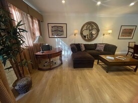 230 E Flamingo Rd in Las Vegas, NV - Building Photo