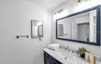 2873 Sarah Dr in Clearwater, FL - Building Photo - Building Photo