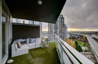 1390 Granville St in Vancouver, BC - Building Photo - Building Photo