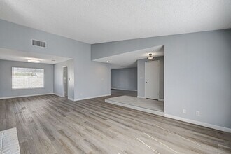 6272 W Elmira Dr in Las Vegas, NV - Building Photo - Building Photo
