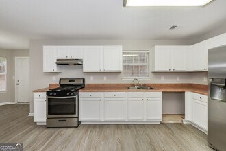 602 Robin Ridge in Stone Mountain, GA - Building Photo - Building Photo