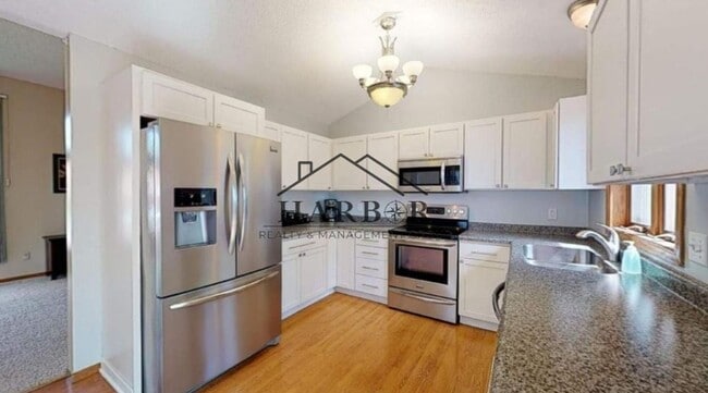 3814 10th Ave SW in Rochester, MN - Building Photo - Building Photo