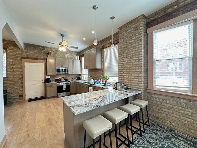 2901 N Kedzie Ave, Unit A04K in Chicago, IL - Building Photo - Building Photo