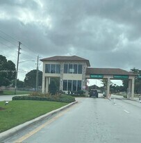 300 SW 134th Way in Pembroke Pines, FL - Building Photo