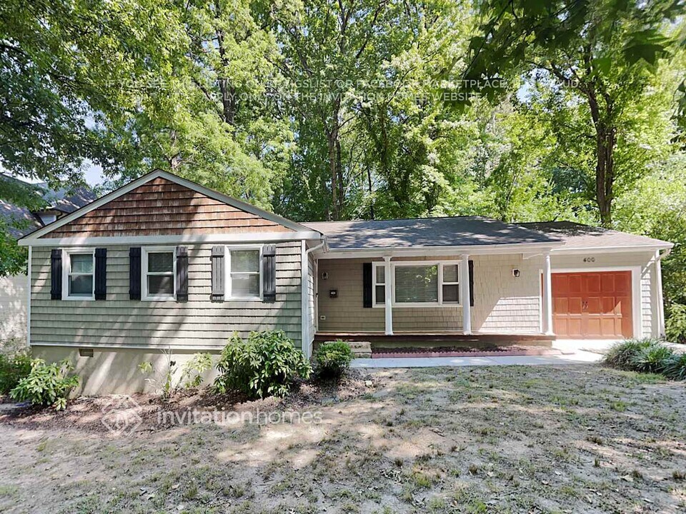 400 N Sharon Amity Rd in Charlotte, NC - Building Photo