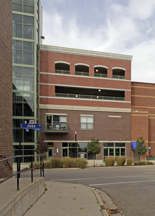 Kalamazoo Commons in Kalamazoo, MI - Foto de edificio - Building Photo