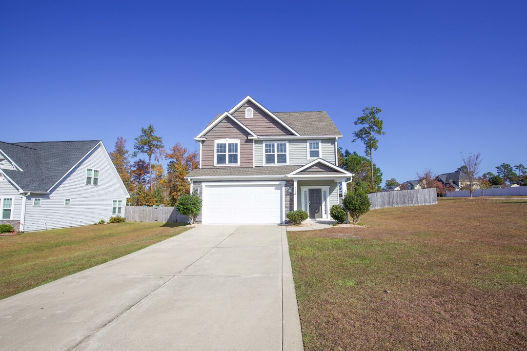 354 Turriff Way in Cameron, NC - Foto de edificio