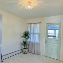 6304 W Diversey Ave, Unit 2 in Chicago, IL - Foto de edificio - Building Photo