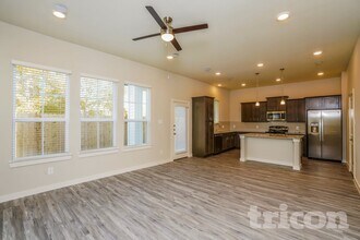 9835 Willow Creek Commerce Dr in Tomball, TX - Building Photo - Building Photo