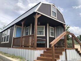 245 Mount Pisgah Dr in Comfort, TX - Building Photo