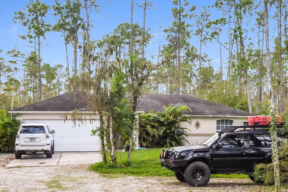 4680 4th Ave SE in Naples, FL - Foto de edificio