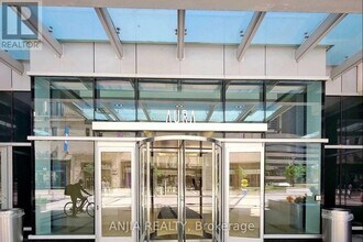 386 Yonge St in Toronto, ON - Building Photo - Building Photo