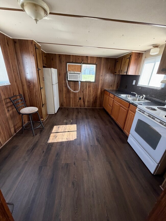 918 Elm St in Wilkesboro, NC - Foto de edificio - Building Photo