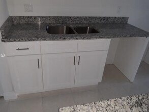 1533 W 26th Ct-Unit -1a in West Palm Beach, FL - Building Photo - Building Photo