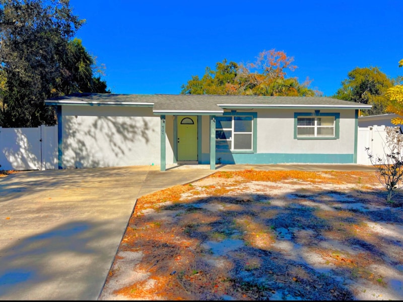 707 E Spruce St in Tarpon Springs, FL - Building Photo