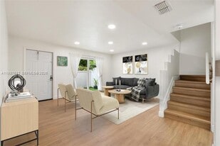 6830 SW 45th Ln, Unit 3 in Miami, FL - Building Photo