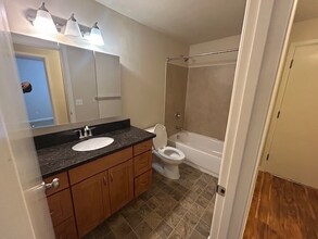 4451 Midvale Ave N in Seattle, WA - Foto de edificio - Building Photo