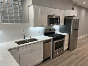 1227 W Ohio St, Unit G in Chicago, IL - Building Photo - Building Photo