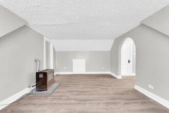 1724 Burgess Rd in Cleveland, OH - Foto de edificio - Building Photo