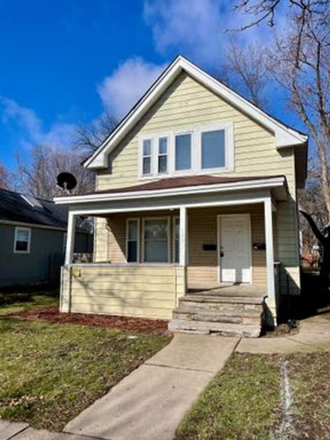 property at 1507 N Newton Ave