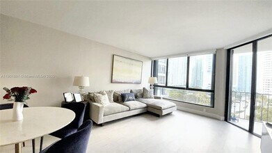 520 Brickell Key Dr, Unit A1010 in Miami, FL - Building Photo - Building Photo