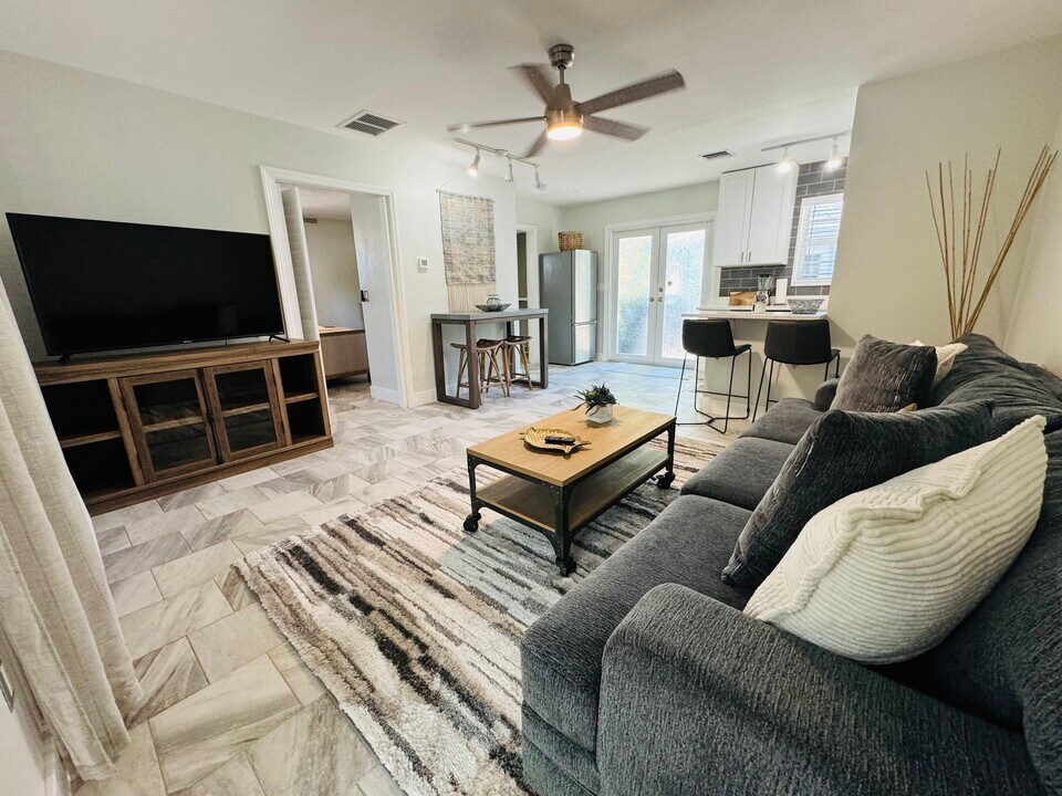 302 S J St, Unit Apt A in Lake Worth Beach, FL - Foto de edificio