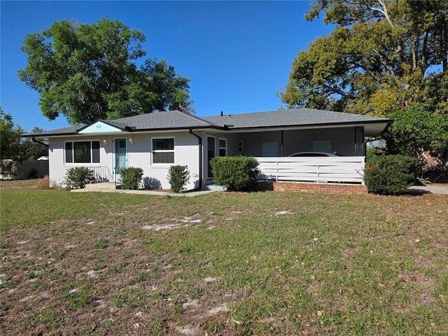 915 Norman Dr in Mount Dora, FL - Foto de edificio - Building Photo