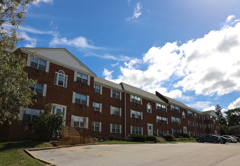 Williamsburg Apartments in Media, PA - Foto de edificio