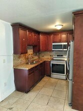 6023 SW 69th St in South Miami, FL - Building Photo - Building Photo