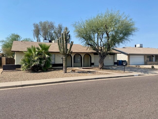 property at 3137 W Campo Bello Dr