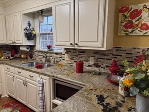 245 N Clover St in Bridge City, TX - Building Photo - Building Photo