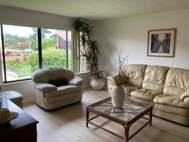 114 Cypress Way E in Naples, FL - Building Photo - Building Photo