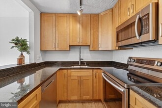 9594 Inverary Ct in Lorton, VA - Building Photo - Building Photo