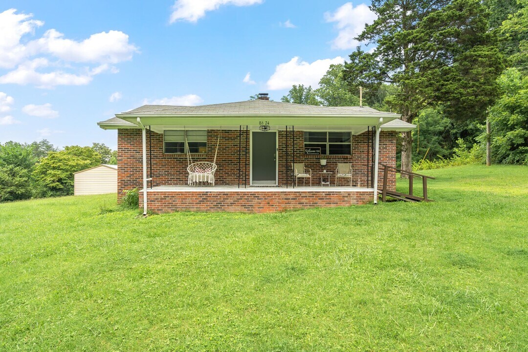 8624 Walnut Springs Ln in Knoxville, TN - Building Photo
