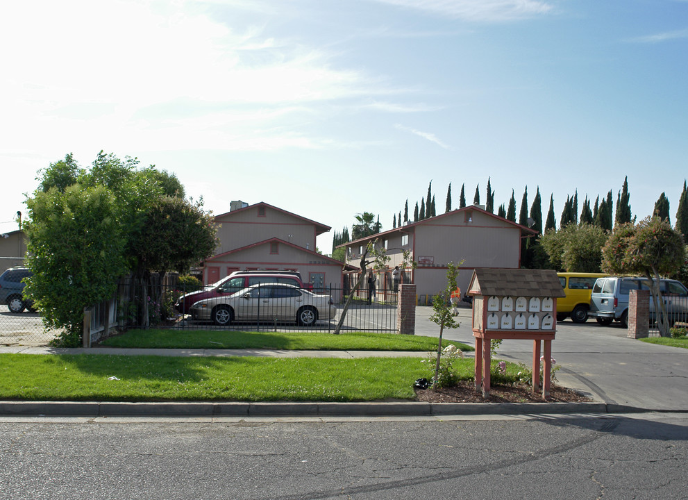 K Street Apartments in Merced, CA - Foto de edificio