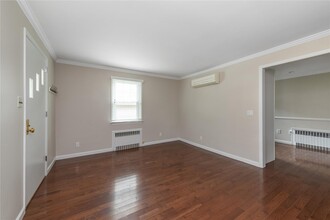 30 Avenue B in Port Washington, NY - Building Photo - Building Photo