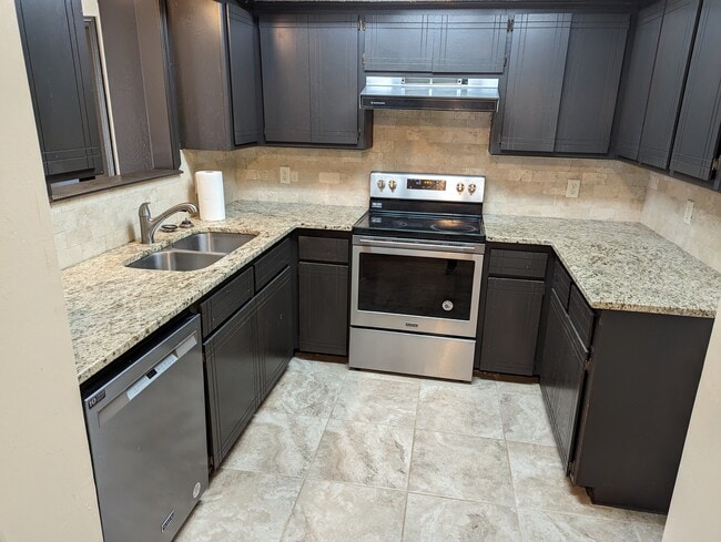 9021 N Rockwell Dr in Oklahoma City, OK - Foto de edificio - Building Photo