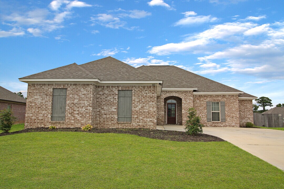 160 Chartleigh Cir in Canton, MS - Foto de edificio