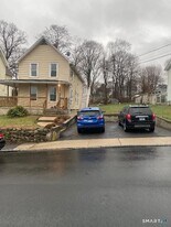 72 Walnut St in Naugatuck, CT - Building Photo