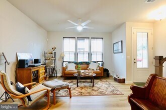 773 Mount Airy Ter NE, Unit 1019 in Leesburg, VA - Foto de edificio - Building Photo