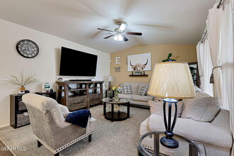 717 Nuevo Desierto Dr in Horizon City, TX - Foto de edificio - Building Photo