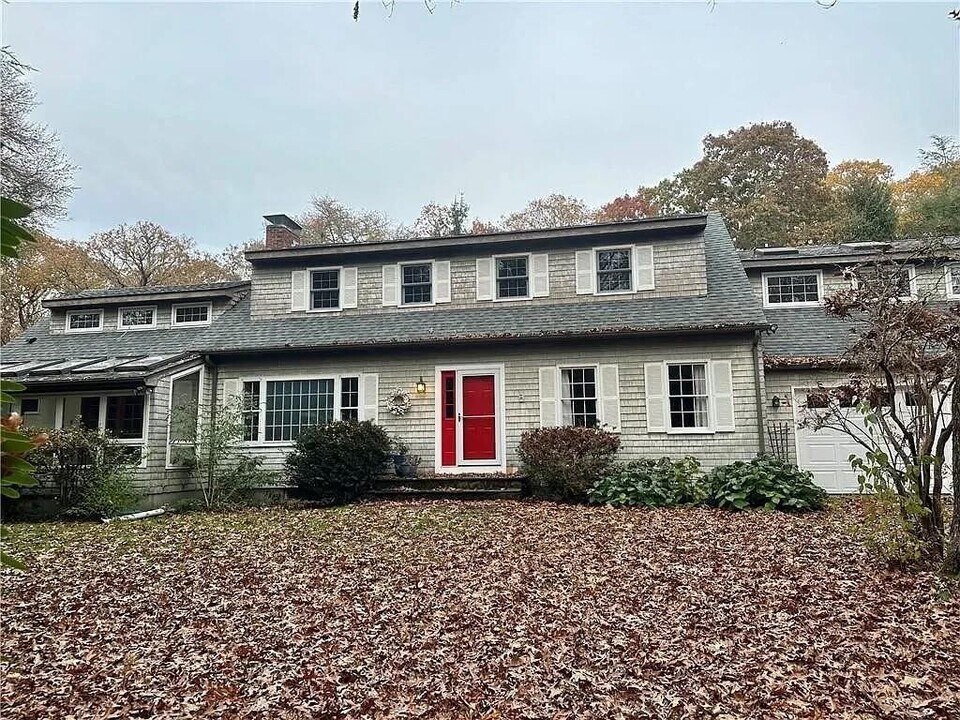 160 Woodbine Rd in South Kingstown, RI - Building Photo