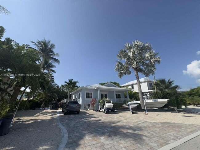 241 W Seaview Dr in Duck Key, FL - Building Photo - Building Photo