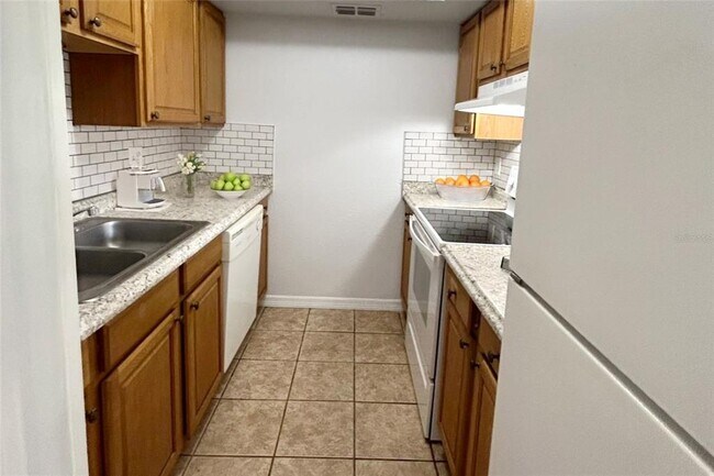 1040 S Buena Vista Dr in Lake Alfred, FL - Building Photo - Building Photo