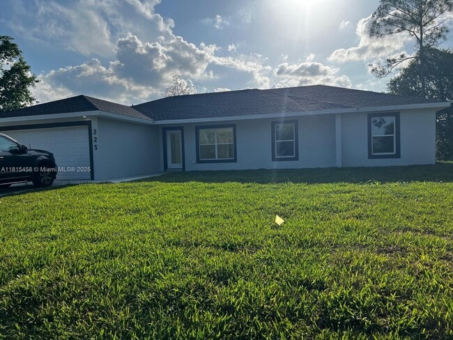 223 Vanwall Terrace in Sebring, FL - Building Photo - Building Photo