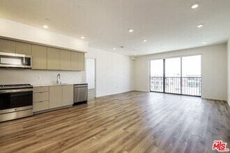 521 N Gramercy Pl in Los Angeles, CA - Building Photo - Building Photo