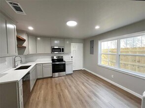 3705 N Elm St in Fort Worth, TX - Building Photo - Building Photo
