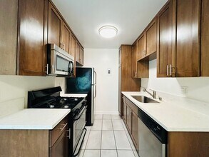 1528 Stoner Ave in Los Angeles, CA - Building Photo - Building Photo