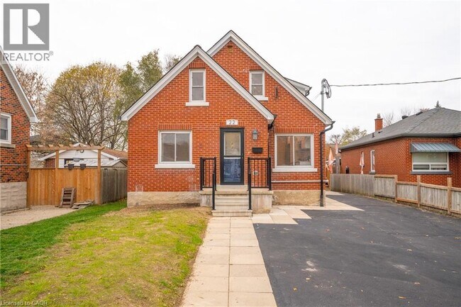 22 Ash St in Kitchener, ON - Building Photo - Building Photo